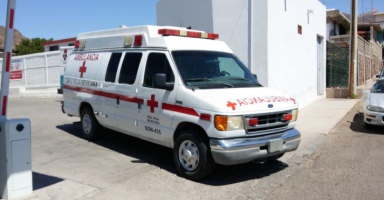 Paramédicos llegan al sitio