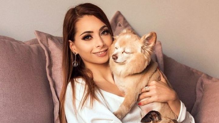 YosStop rompe en llanto al enterarse que su perro la espera a diario frente a la puerta