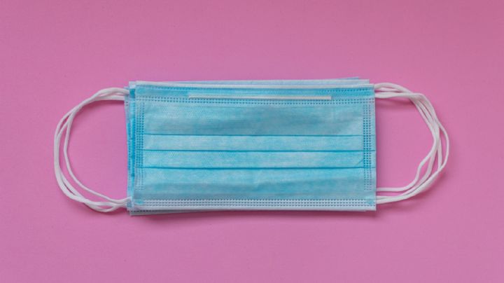 ¿Usas tu cubrebocas correctamente? Expertos revelan en qué momento debes llevarlo puesto