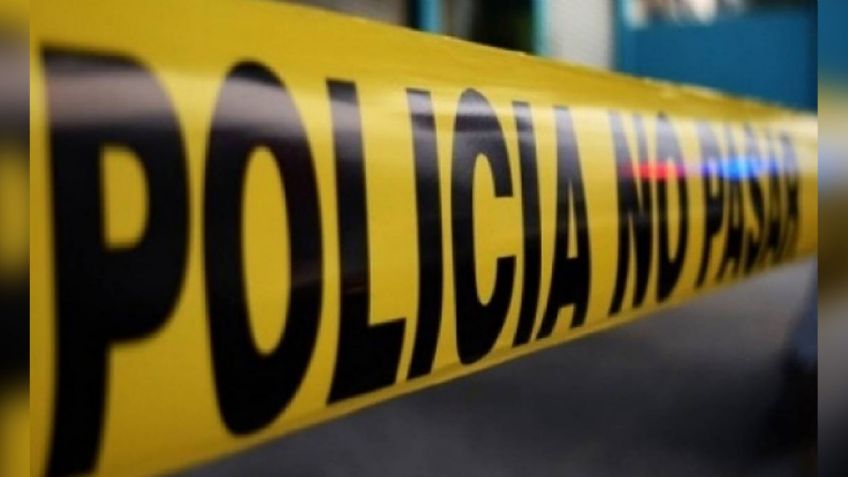 Terror en Tijuana: En plena vía pública, dejan a un 'encobijado' con narcomensaje; fue torturado