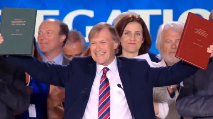 Frente a gente en una iglesia, asesinan a David Amees, diputado conservador británico