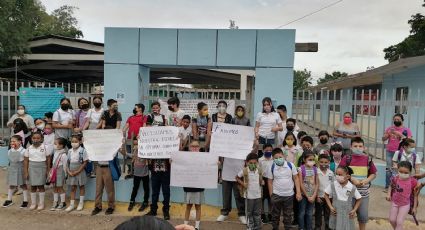 Por fallas en el drenaje, padres de familia se organizan y toman escuela en Ciudad Obregón