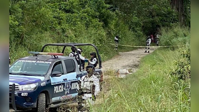 Maniatado y con huellas de tortura, localizan el cuerpo de un hombre entre la maleza