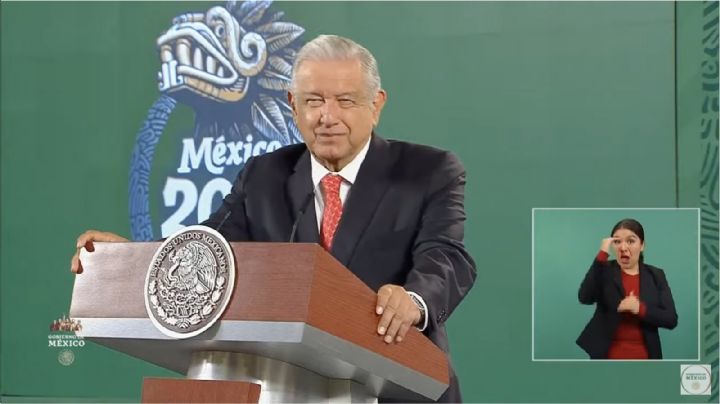 AMLO defiende dar RFC a mayores de 18 años; afirma que es para "proteger" a los jóvenes