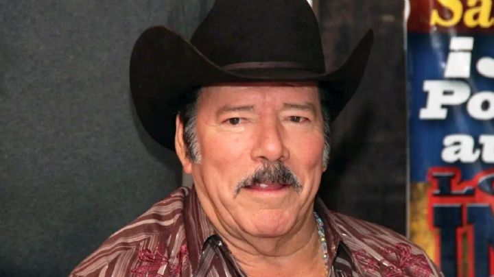 Lalo Mora muestra su apoyo a la lucha contra el cáncer de mama y desata burlas y críticas