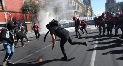Tlatelolco: Disturbios durante la marcha del 2 de octubre; encapuchados lanzan bombas molotov