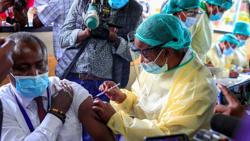 Covid-19: Ante la escasez de vacunas en Sudáfrica, científicos locales intentan crear una propia