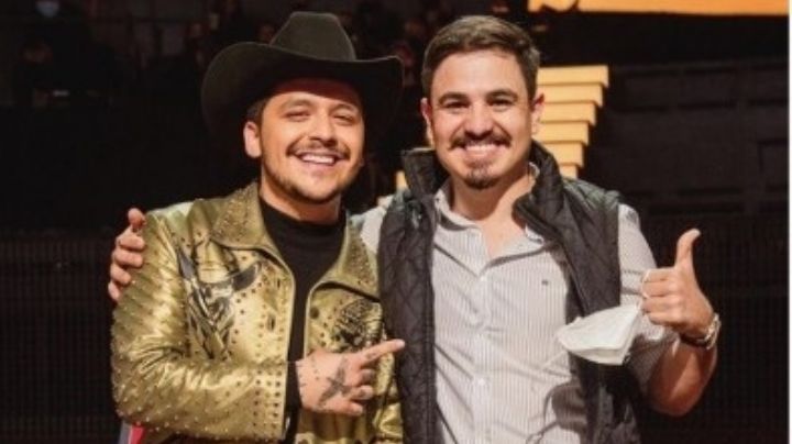 ¡De no creerse! Productor musical de Christian Nodal, se tatúa en honor al cantante