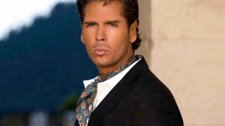 Roberto Palazuelos hace arder las redes sociales por exponer a niños en Tulum