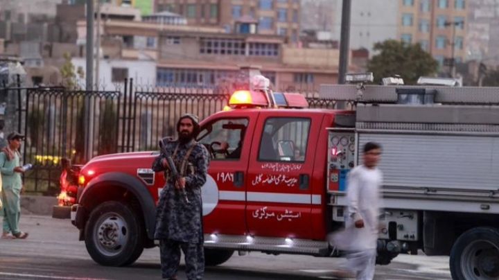 Explota una bomba frente a una mezquita en Afganistán; mueren 12 personas