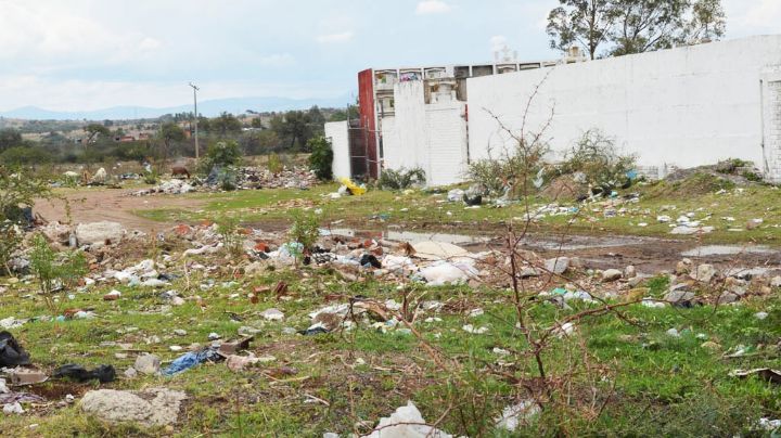 Guillermo amaga a pareja de menores: A él lo mata y luego abusa de ella; está prófugo