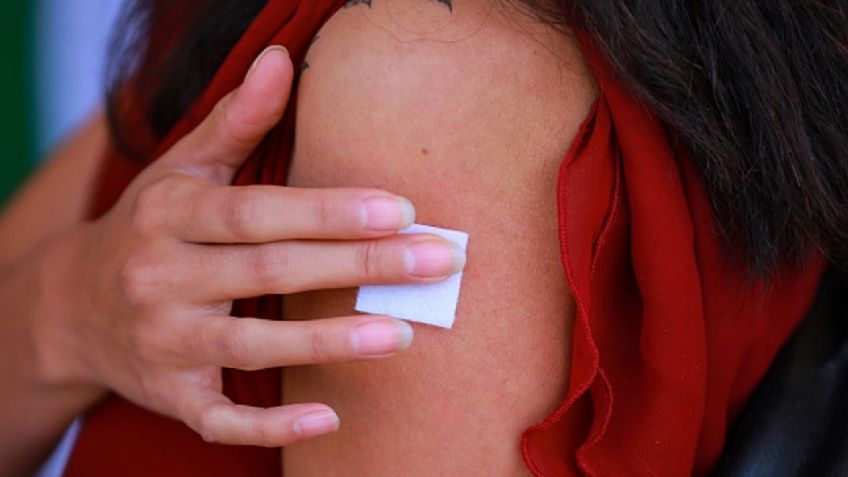 ¡Adiós a las agujas! Expertos crearán una vacuna en parche para combatir al Covid-19