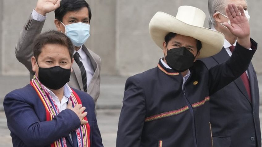 Primer ministro de Perú renuncia tras ser investigado por apología del terrorismo