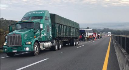 Conmoción en Jalisco: Camión colisiona contra tráiler en autopista; registran 30 víctimas