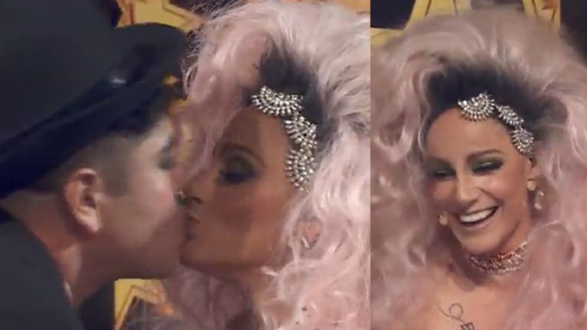 ¡Todo por un 10! Conductor de 'Hoy' pierde el pudor y le planta gran beso a Lolita Cortés en vivo