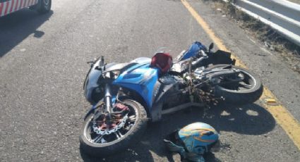 Muere motociclista tras perder el control del volante; sus 2 acompañantes sufrieron lesiones