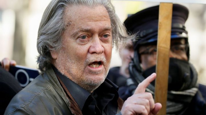 "Tiraré el régimen de Biden": Por desacato al Congreso de EU, exasesor de Trump se entrega al FBI