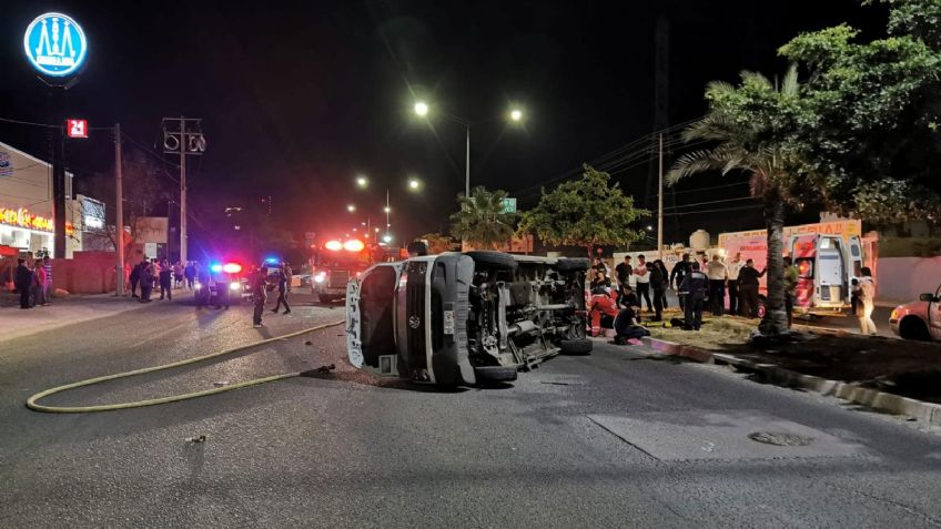 Hermosillo: Aparatoso choque en el bulevar López Portillo en la madrugada deja cinco lesionados