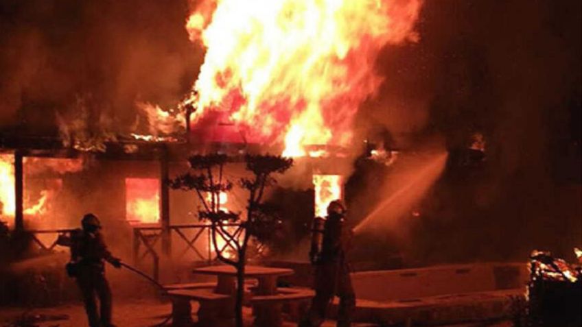 Encuentran cuerpo calcinado en vivienda en llamas en la colonia Héroes de Nogales