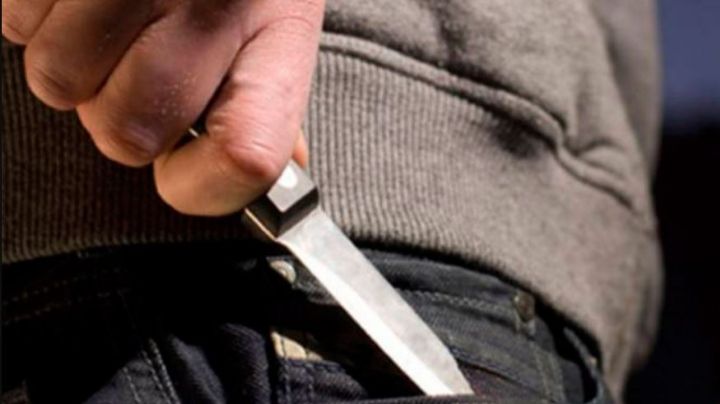 Un hombre convence a su padre de matar al amante de su esposa; ya fueron detenidos