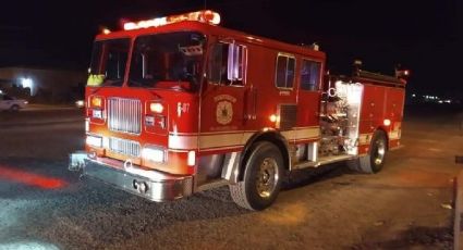 Con el conductor a bordo, camioneta arde en llamas en plena carretera de Sonora