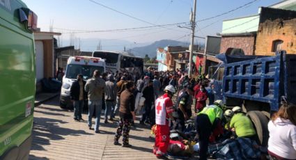 Tras labores de rescate, suman 22 víctimas letales por accidente de autobús en el Edomex