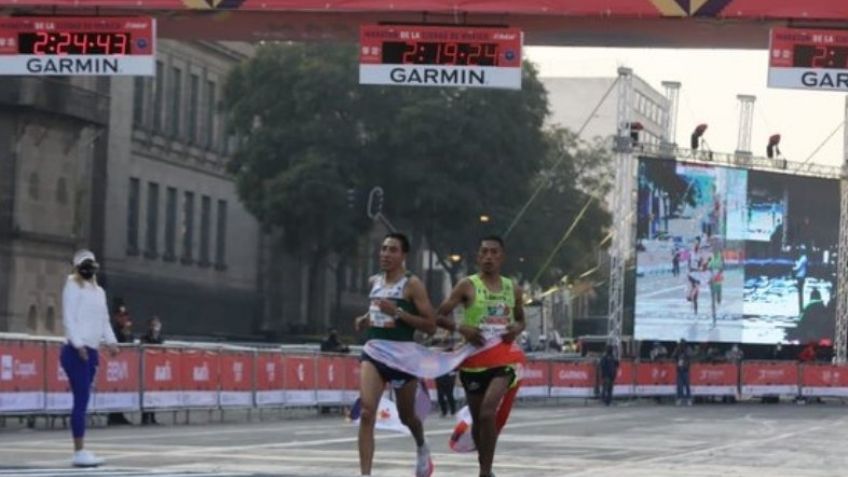 AMLO celebra el triunfo de mexicanos Darío Castro y Eloy Sánchez en el Maratón de la CDMX