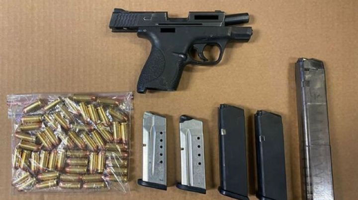 Auto abandonado en tramo Nogales-Santa Cruz tenía armas de fuego con cartuchos y cargadores