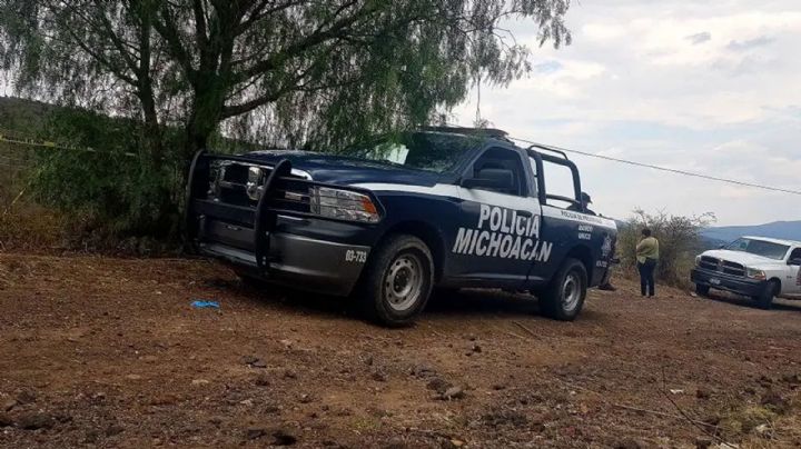 Semienterrado y en estado putrefacto, dejan el cuerpo de un hombre en Michoacán