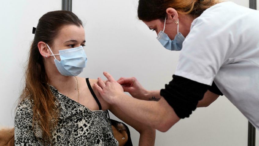 Pese a suplicas de la OMS, Grecia comienza a aplicar la vacuna de refuerzo anti-Covid