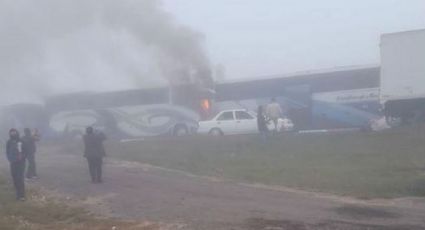 Se incendia autobús en la carretera San Luis-Querétaro; transportaba aficionados de Rayados