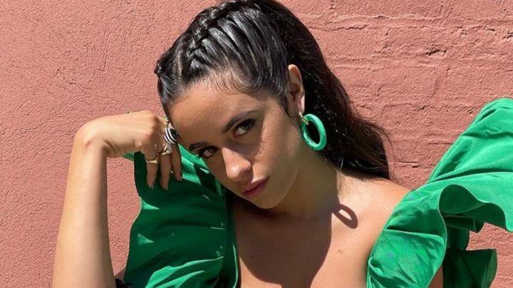 Tras su visita a México, captan a Camila Cabello en la playa con espectacular bañador azul