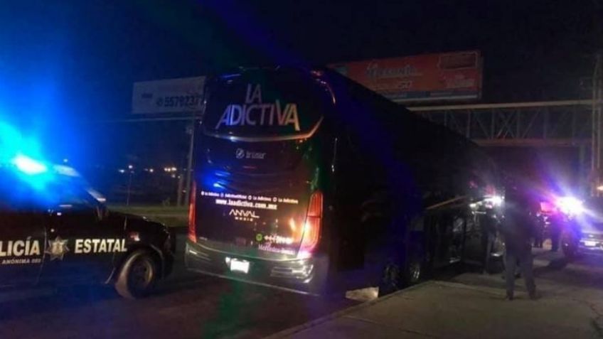 Tras amenazas con narcomantas, atacan con armas de fuego el autobús de banda La Adictiva