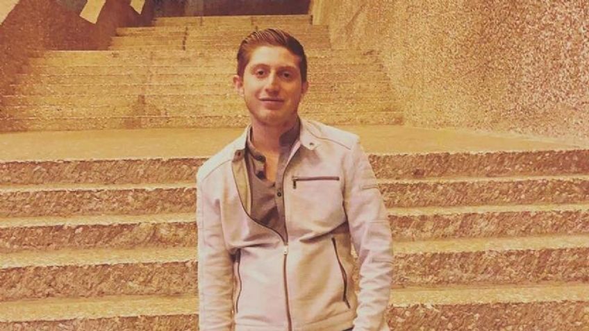 (VIDEO) Luto en Televisa: Amigos y familiares de Octavio Ocaña entonan 'las mañanitas' en el Zócalo