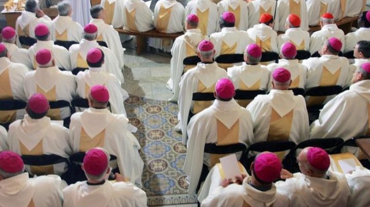 Iglesia católica planea indemnizar a víctimas de pederastia; venderán bienes de sus diócesis