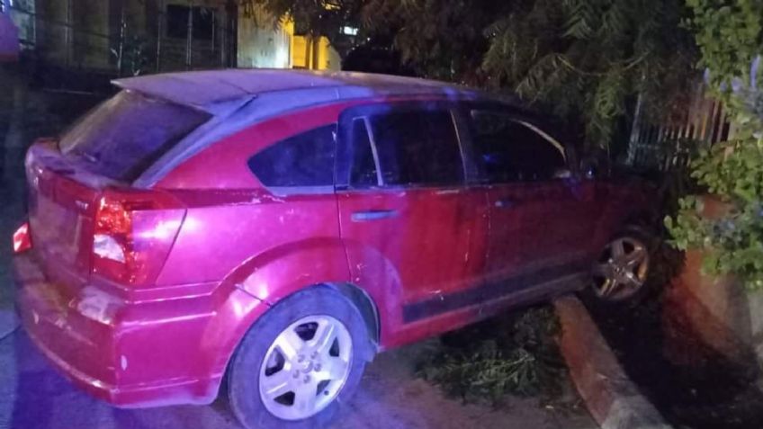 Tras no respetar el alto, conductor provoca aparatoso choque en el centro de Guaymas