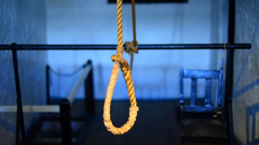 ¡Macabro! Hallan el cuerpo de un menor colgado de un árbol; culpan a la familia de su novia