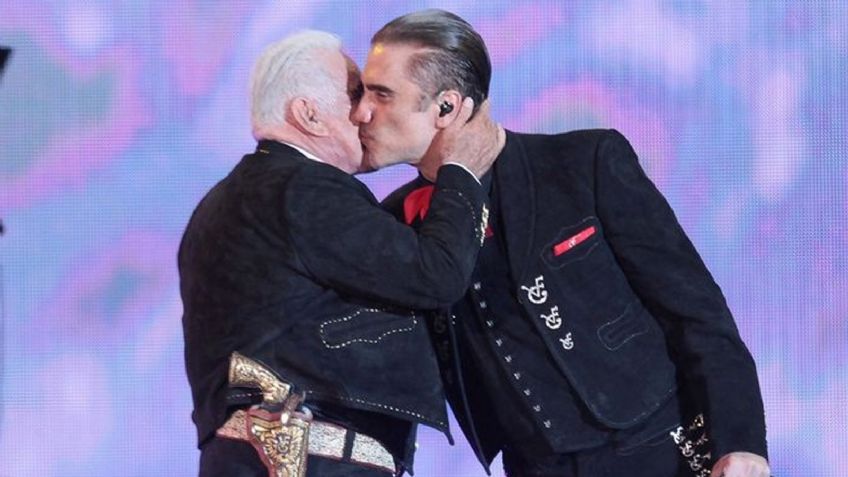 VIDEO: Entre lágrimas, Alejandro Fernández dedica concierto a su padre, Vicente Fernández