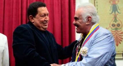 VIDEO: El día que Hugo Chávez condecoró a Vicente Fernández en Venezuela y cantaron juntos