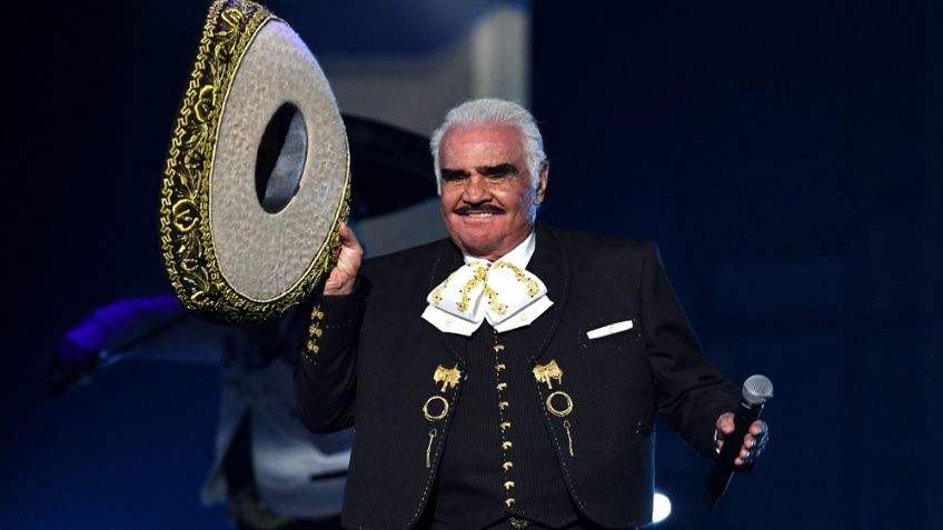 VIDEO: 'VLA' exhibe cómo fans despiden a Vicente Fernández al cantar 'El Rey'