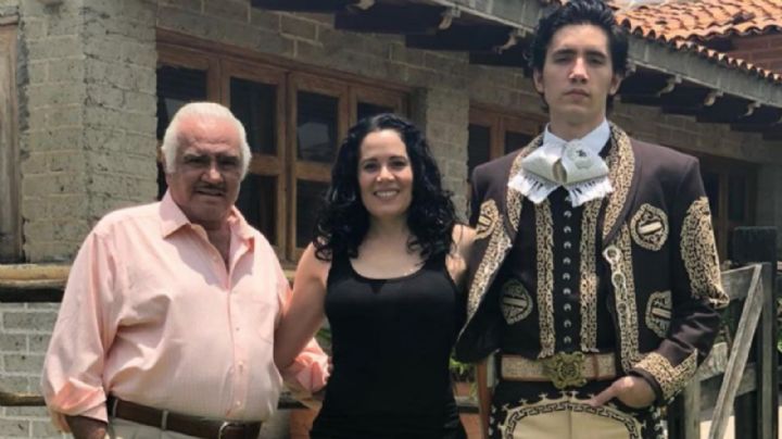 América Guinart, ex del 'Potrillo', da emotiva despedida a Vicente Fernández: "Un adiós muy difícil"
