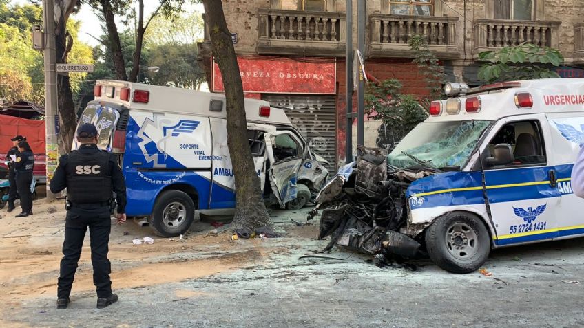 VIDEO: Chocan dos ambulancias en la Ciudad de México; hay por lo menos siete heridos