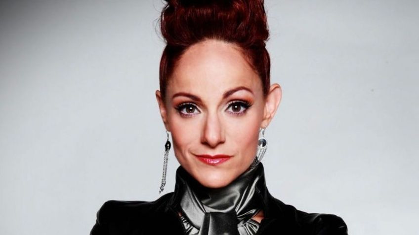 Tras 21 años soltera: Con tremendo beso, Lola Cortés confirma romance con productor ¿de Televisa?