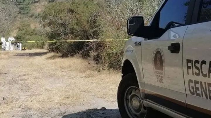 Macabro hallazgo: A la orilla de un libramiento, abandonan el cuerpo maniatado de un hombre