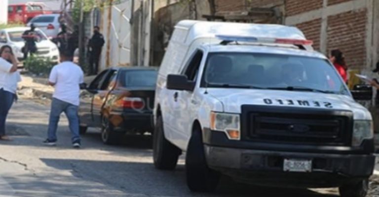 Semefo llega al sitio del crimen