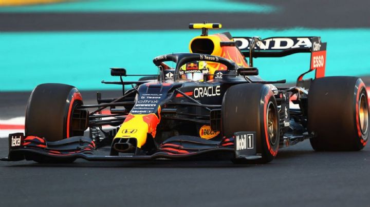 Expiloto de Fórmula 1 critica a 'Checo' Pérez por su "sucia" defensa ante Lewis Hamilton