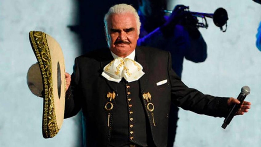 Sacerdote que dio santos óleos a Vicente Fernández desmiente rumores sobre su muerte