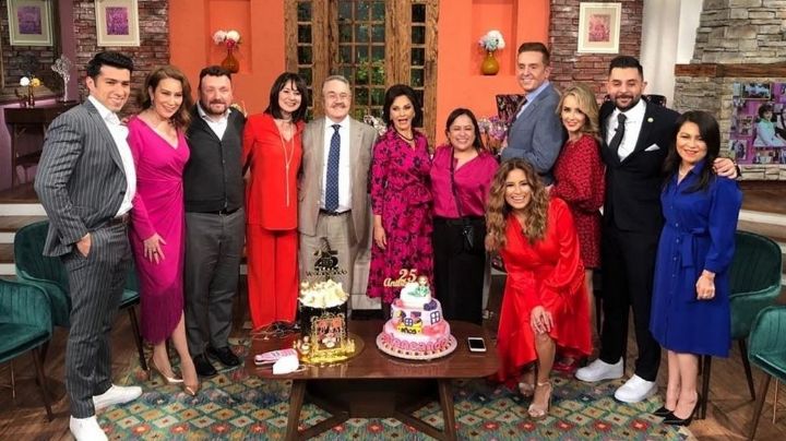 Tras 17 años, conductora de se va de TV Azteca e impacta al mostrarse embarazada