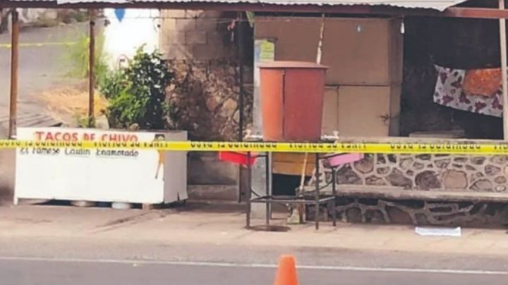 Frente a un puesto de tacos, abandonan a 'embolsado' con mensaje de amenaza