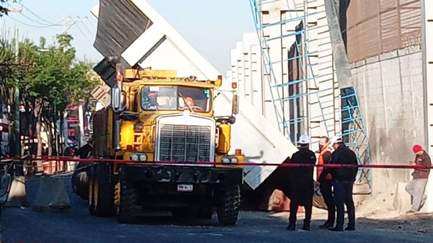 Pieza de 300 toneladas de trolebús elevado cae en la Ciudad de México; cierran vialidad